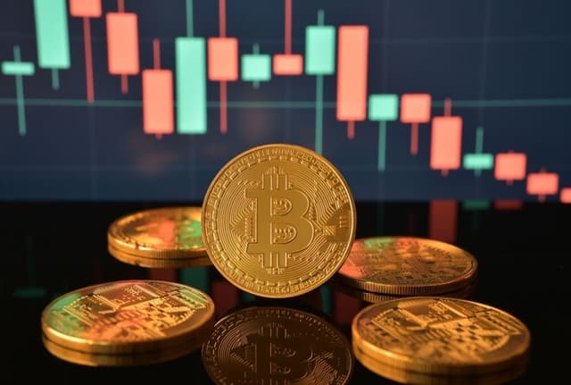Bitrock-News-Bitcoin, Ethereum, XRP, Dogecoin Trade Flat as Traders Brace for Key Macro Events